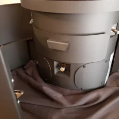 Akono 180° Panorama Kaminofen 7kW Wärmespeicherung Gussgrau 20 Akono 180° Panorama Kaminofen 7kW Wärmespeicherung Gussgrau -Viessmann Geschaft koppe akono schwarz ausstellung9 1280x1280 1